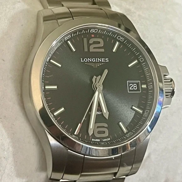 Longines Conquest V.H.P. Date Designer Classic Men’s Watch - Picture 3 of 8